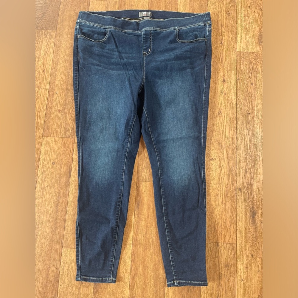Torrid Lean Jean Dark Blue Jean Size 3
